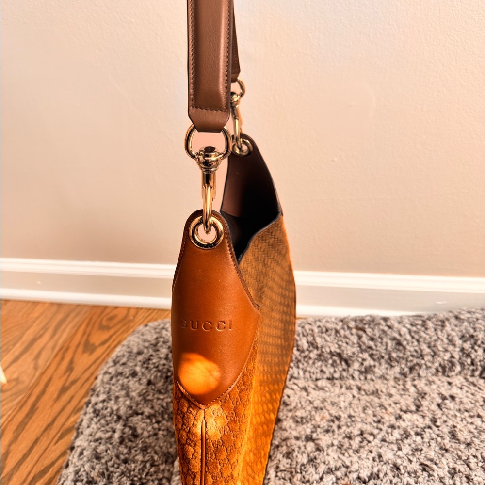 Gucci B Medium Brown suede Women's shoulder bag - Picture 4 of 13